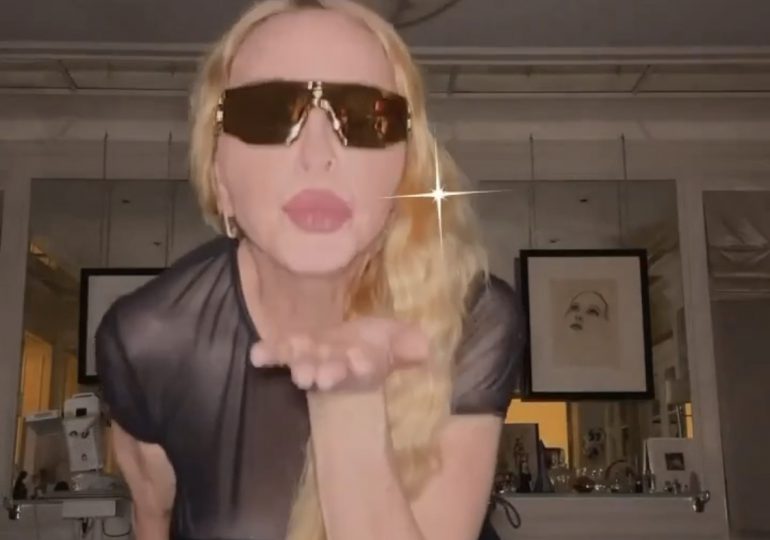 Video| Con sensuales golpecitos de cadera reaparece Madonna en las redes sociales