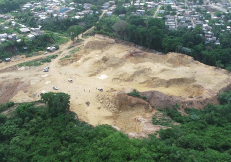 Medio Ambiente ocupa tres retroexcavadoras en una mina ilegal en La Javilla, en Santo Domingo Norte