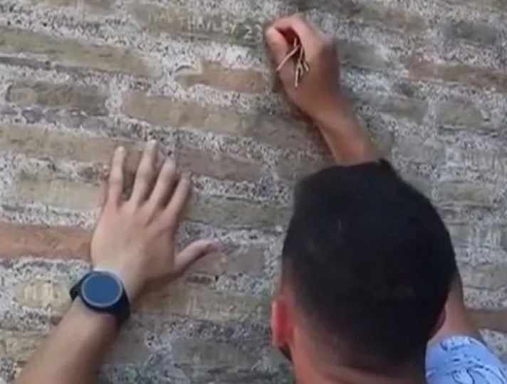 El turista que vandalizó el Coliseo aseguró que “no sabía que era tan antigüo”