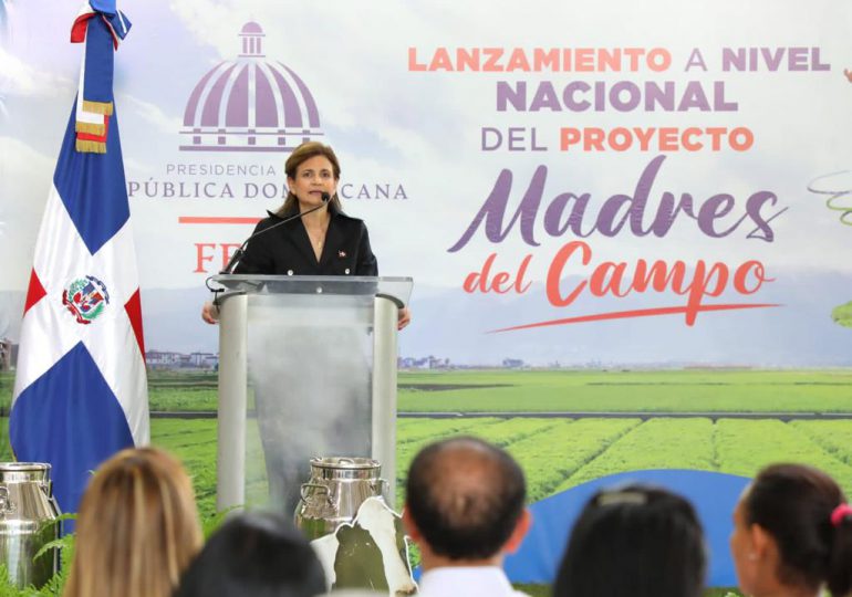 Raquel Peña inaugura un hospital, tres destacamentos policiales y proyectos de iluminación en siete comunidades