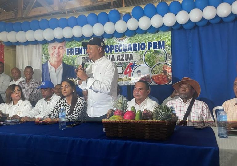 Frente Agropecuario PRM juramenta en Azua decenas de dirigentes y productoresa gropecuarios en apoyo a la reelección de Luís Abinader