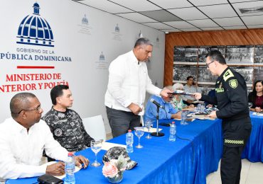 Ministro Interior valora soporte policía colombiana en reforma policial