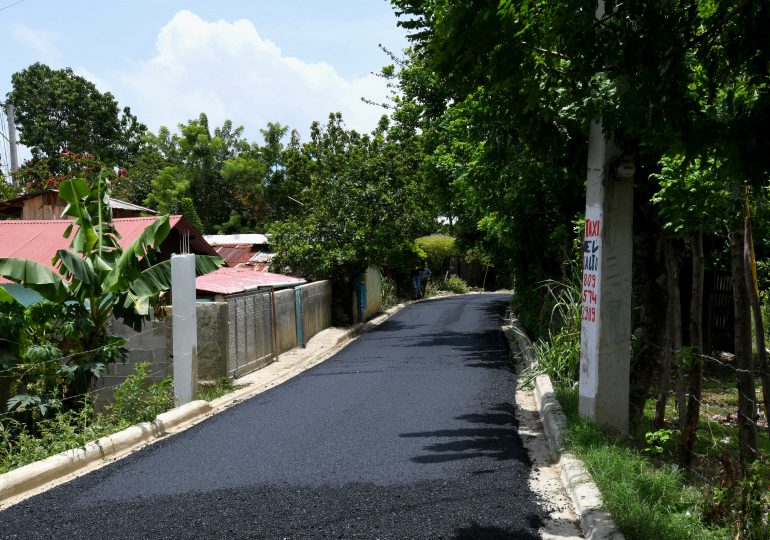 MOPC invierte RD$ 200 millones asfaltando calles de La Vega a través del Plan de Asfaltado Nacional