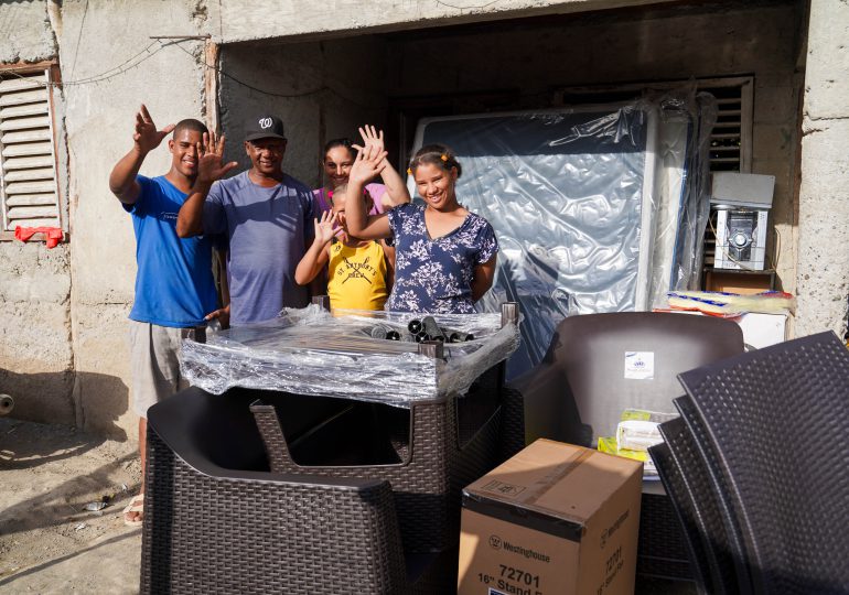 Plan Social equipa viviendas a familias de escasos recursos en Azua