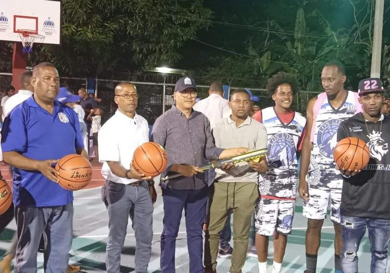 INEFI entrega dos canchas remozadas y utilería deportiva en Arroyo Barril, Samaná