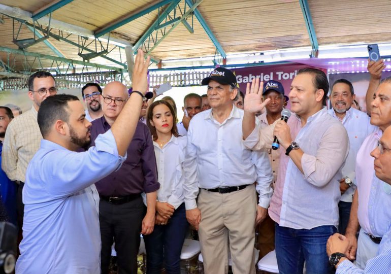 Abel Martínez proclama a Gabriel Toribio como candidato a Alcaldía Tamboril