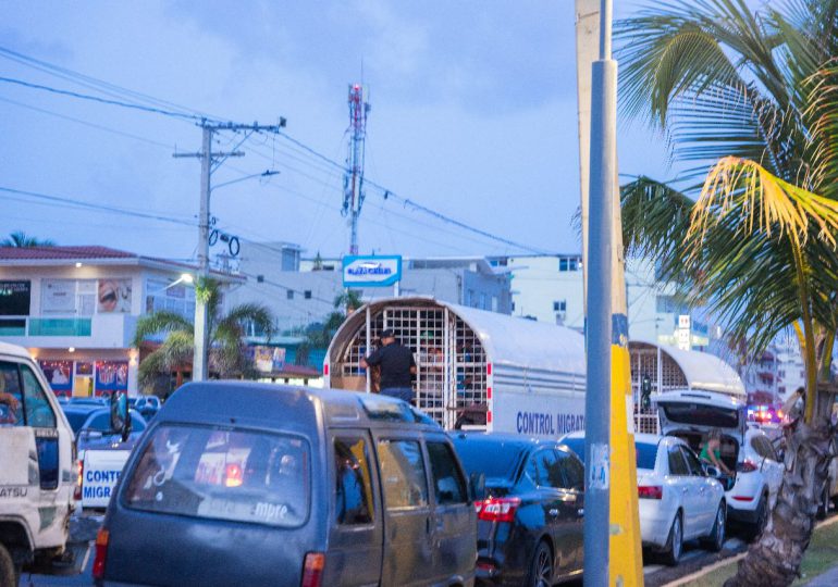 VIDEO | Migración interviene Malecón de zona Oriental; detuvo 20 extranjeros, entre ellos ocho circulaban ilegales