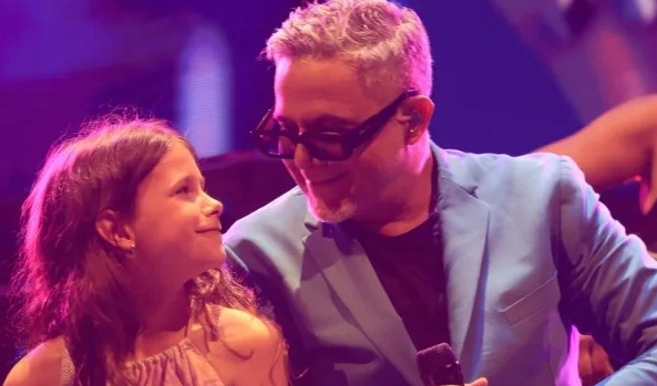 Video| Alejandro Sanz sube al escenario a su hija Alma en Madrid