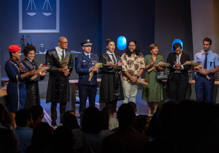 Ramón Santana estrenó a casa llena y con excelentes críticas su más reciente espectáculo teatral: “Terror”