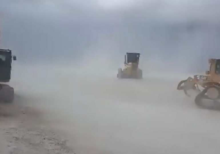Video| ¿Obreros en Cabo Rojo de Pedernales fueron embestidos por un tornado?