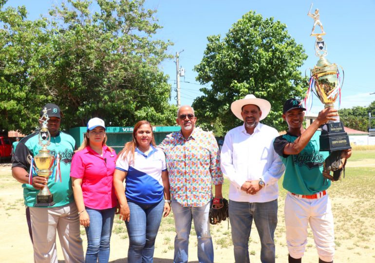 Realizan Torneo de Béisbol dedicado al empresario Héctor Quideres Taveras