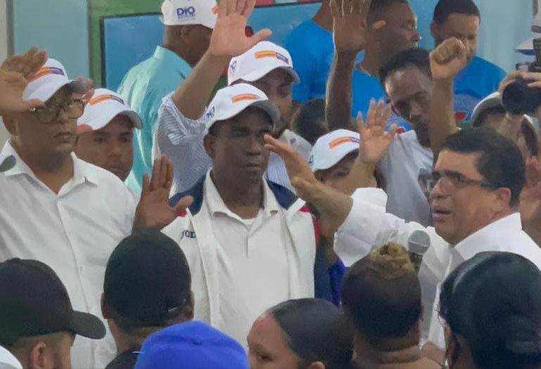 Dío Astacio encabezó juramentación del movimiento externo en Santo Domingo Este