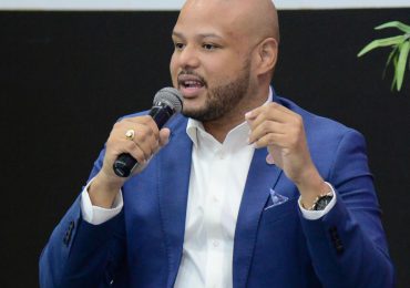Yasser Domínguez imparte curso sobre las funciones y práctica del cargo de regidor