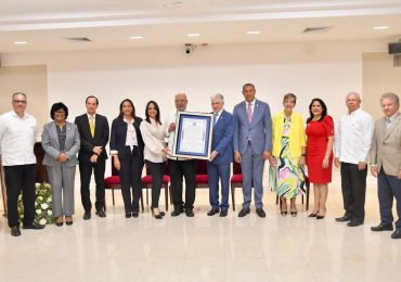 Senado reconoce al INTEC por 50 años en la educación superior