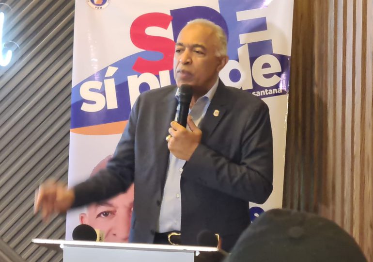 Bertico Santana precandidato a alcalde por el PRM realiza encuentro con la prensa de SDE
