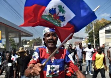 ¿Por qué EEUU favorece ahora acelerar formación de una fuerza para intervenir en Haití?