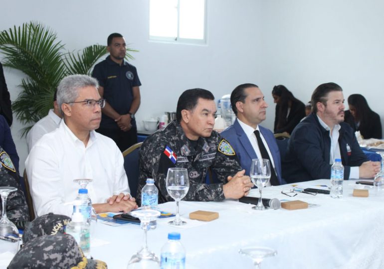 Empresarios dominicanos conocen avances tecnológicos de la Policía Nacional