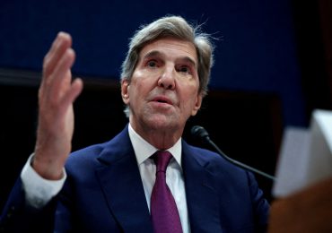 El cambio climático es una "amenaza para la humanidad", dice Kerry en China