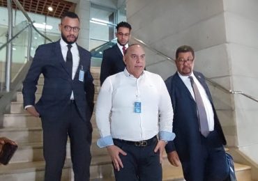 VIDEO | Micky López llega a un acuerdo con comunicadores y pide disculpas por amenazarlos