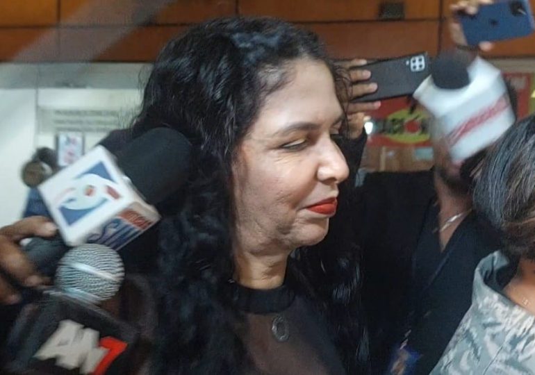 VIDEO | Diputada Rosa Amalia Pilarte, esposa de Micky López, también fue a la Procuraduría