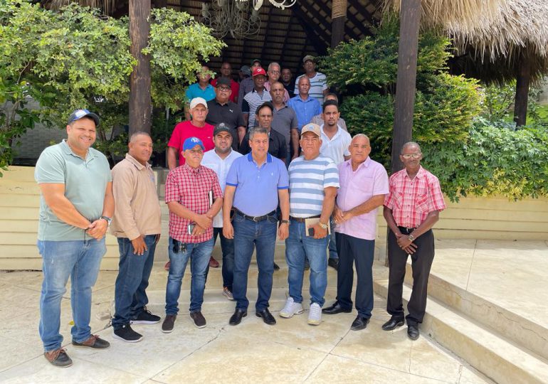 Senador y agricultores reclaman construcción presa en río Amina