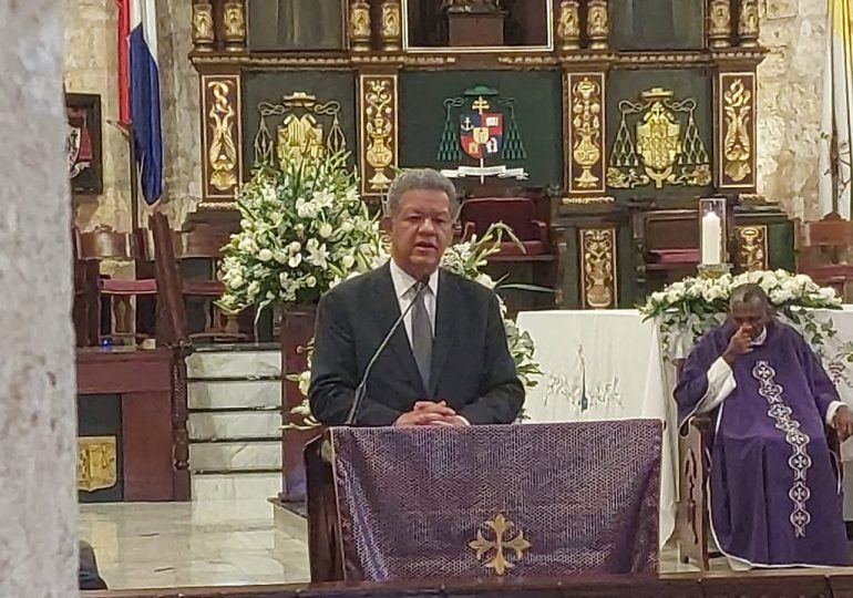 VIDEO | Leonel Fernández llora al recordar que el orgullo de su madre "era que sus dos hijos eran hombres de bien"