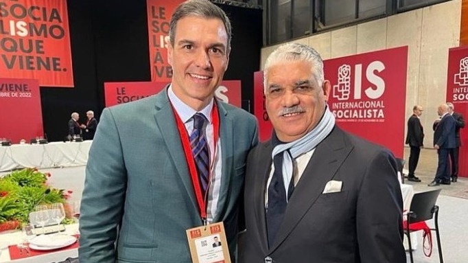 Miguel Vargas felicita a Pedro Sánchez por su desempeño en elecciones generales de España