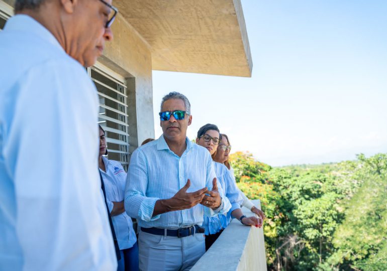 Única solución en Haití es la toma del control por la comunidad internacional, dice ministro Joel Santos