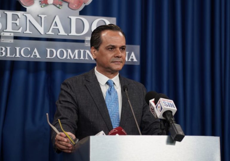 VIDEO | Senador Iván Silva denuncia que 29 bancos dominicanos son cómplices de presunto delito financiero de Estado