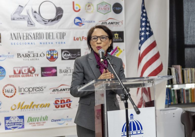 Ylonka Nacidit-Perdomo valora distinción municipal a Petronila Angélica Gómez