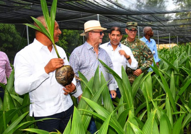 Ministerios de Agricultura y Defensa inauguran vivero para fortalecer programa de producción de coco