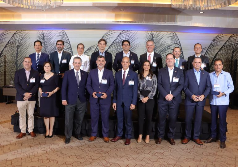 AMCHAMDR reconoce nueve empresas por su fidelidad y largos años de permanencia como miembros