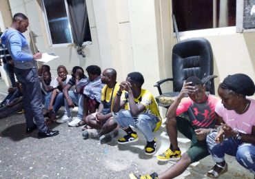 PN busca chofer que abandonó yipeta con 18 haitianos indocumentados en Santiago Rodríguez