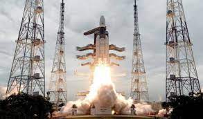 India lanza cohete para intentar llevar una nave no tripulada a la Luna