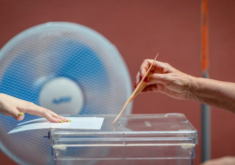 España vota con la posibilidad de que gobierne la derecha con la ultraderecha