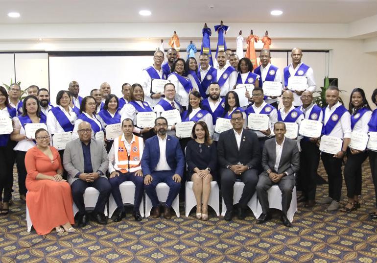 CNE y Defensa Civil gradúan a técnicos del MINERD; participaron en diplomado por “Escuelas Seguras”
