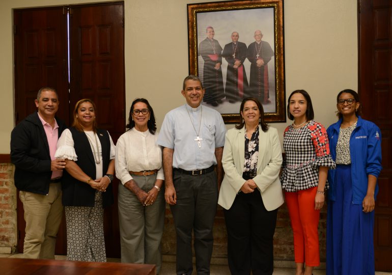 Conani se reúne con Monseñor Tomás Morel Diplán para abordar la problemática de la infancia en situación de calle