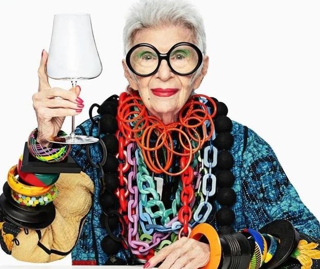 Video| Iris Apfel la "adolescente más vieja del mundo" cumple 102 años