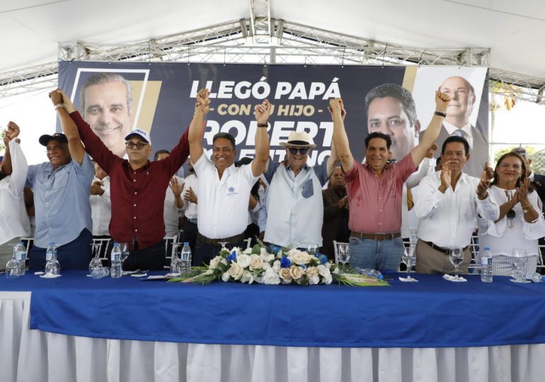 Hipólito Mejía proclama a Robert Tolentino como próximo alcalde de Cutupú