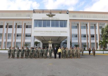 Oficiales Universidad Nacional Defensa EEUU visitan RD por intercambio académico