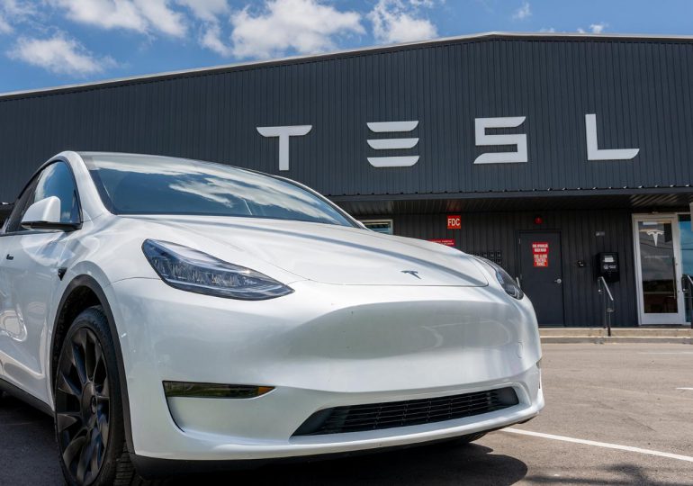 Investigan a Tesla por supuestas pérdidas de control de dirección en dos de sus modelos