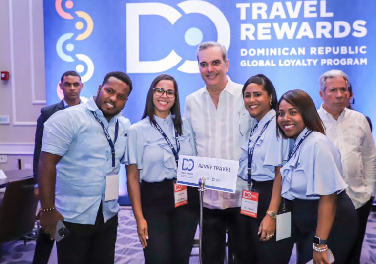 Presidente Abinader agradece a agentes de viajes y tours operadores por lealtad y fidelidad al traer turistas a RD