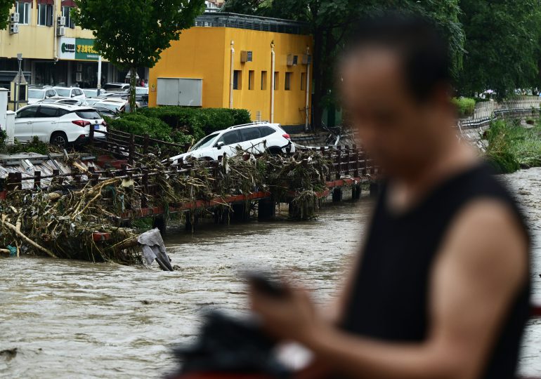 Al menos 11 muertos y 27 desaparecidos por tormentas en Pekín