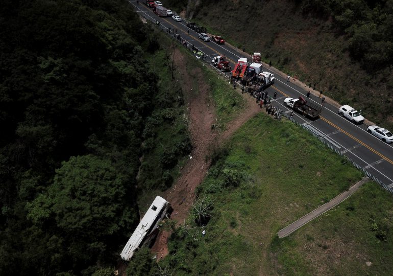 Accidente de autobús con migrantes deja al menos 18 muertos en México