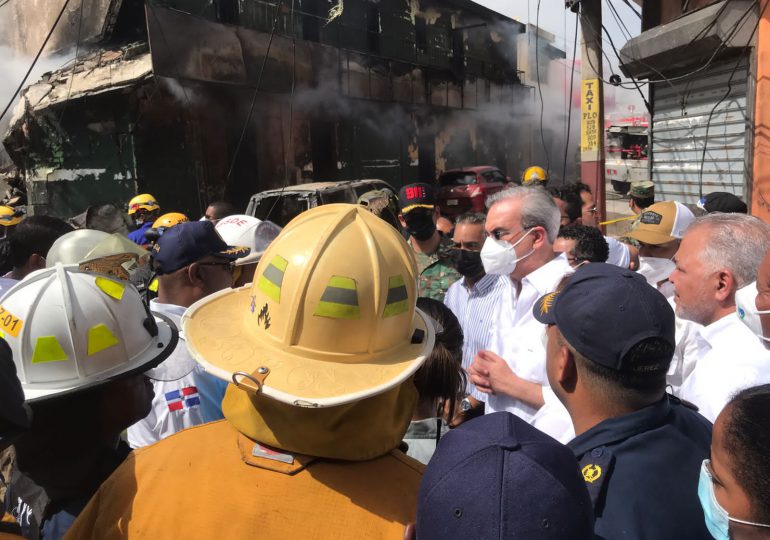FOTOS | Presidente Abinader hace recorrido en zonas afectadas por explosión en San Cristóbal