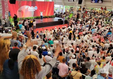 Cientos de personas abarrotan cancha durante lanzamiento de precandidatura a senador de Darío Zapata