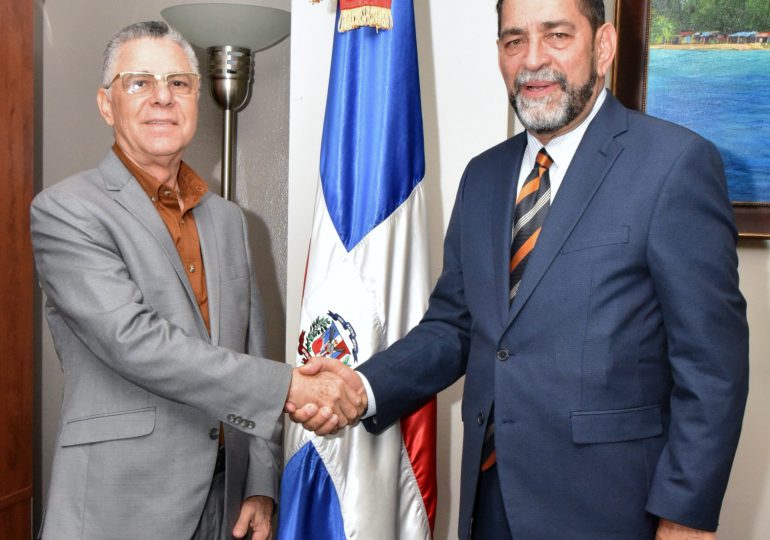Ayuntamiento SDE exoneraría impuestos a proyecto de vivienda de dominicanos en el exterior