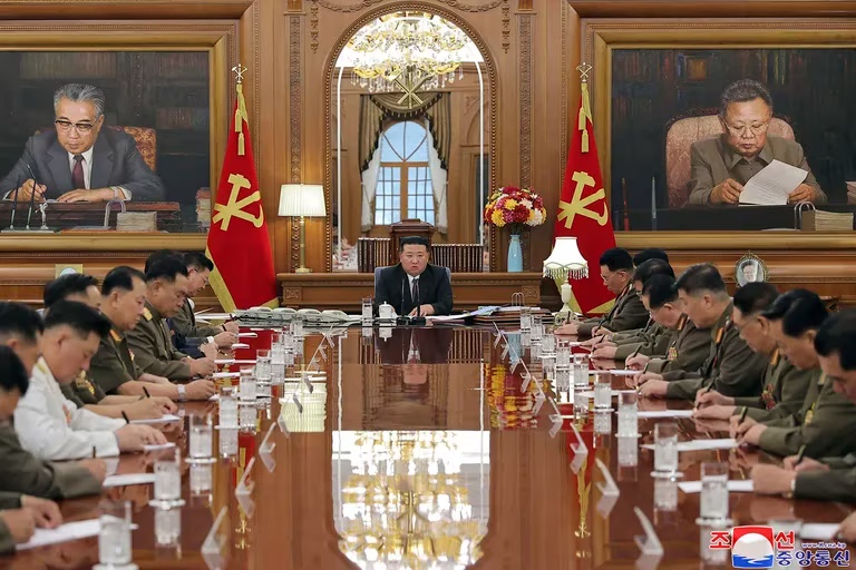 Kim Jong-un ordenó a su Ejército a prepararse de manera ofensiva ante una posible guerra