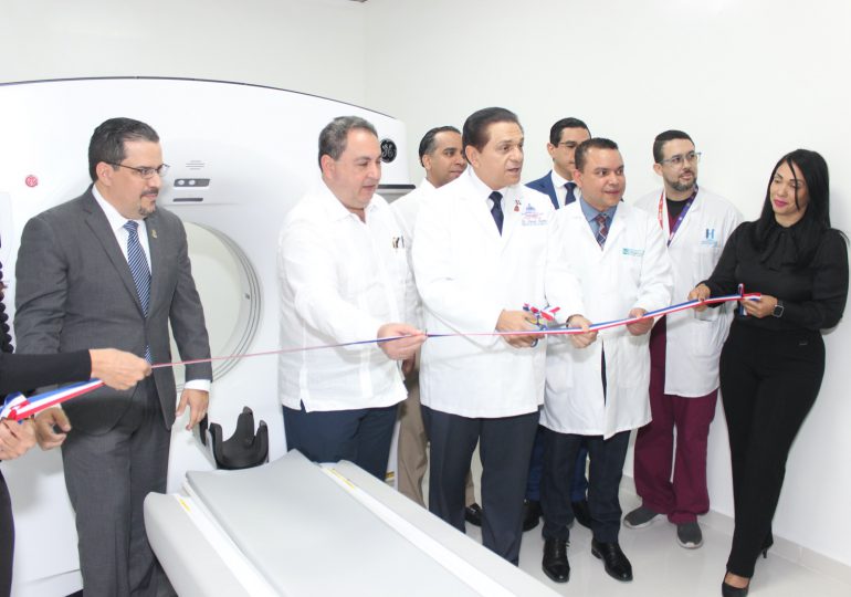 Ney Arias Lora inaugura moderna Unidad de Tomografía