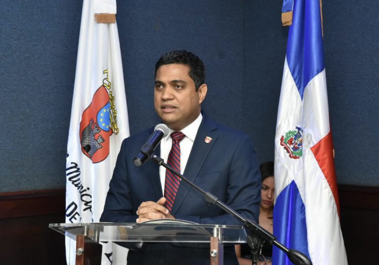 Kelvin Cruz descalifica a Leonel Fernández para hablar sobre “compras de alcaldes”